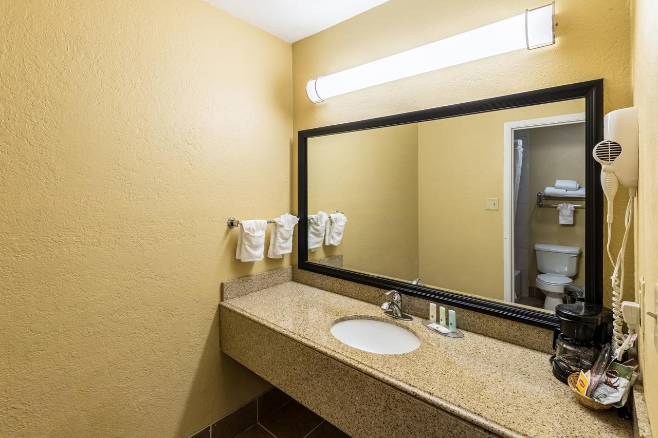 Quality Inn Корсикана Экстерьер фото